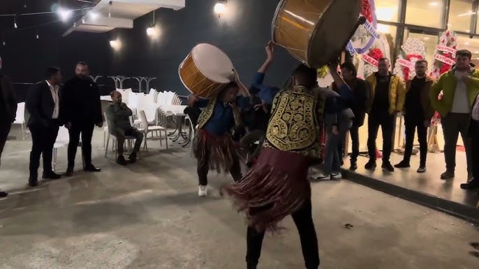 Köy Düğünü İçin Canlı Davul Gösterisi